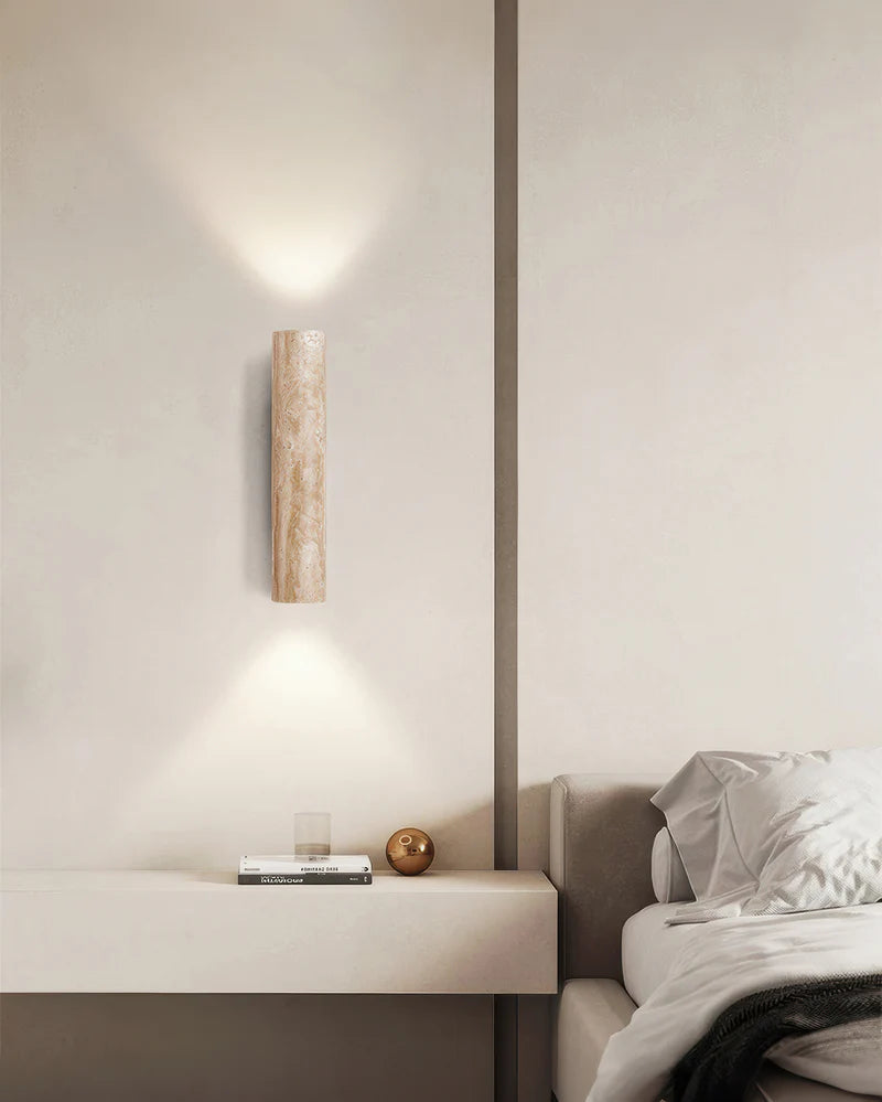 Sanur – Applique murale minimaliste en travertin avec éclairage double faisceau