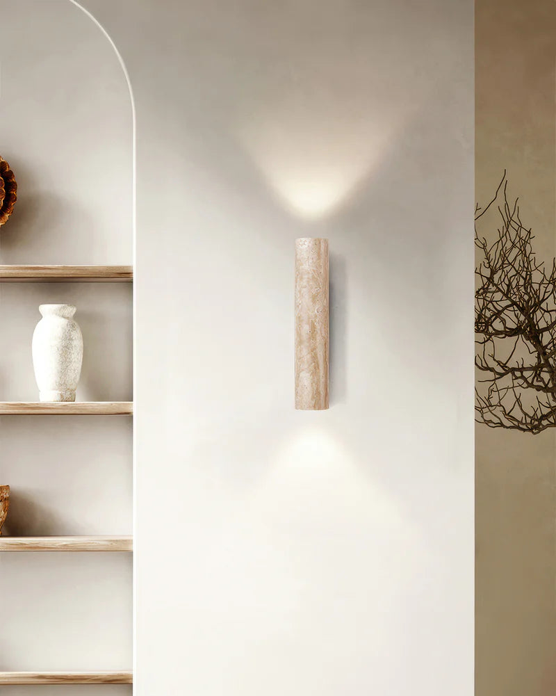 Sanur – Applique murale minimaliste en travertin avec éclairage double faisceau
