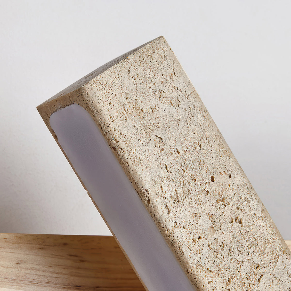 JIMBARAN – Applique murale orientable en bois et travertin pour une ambiance apaisante