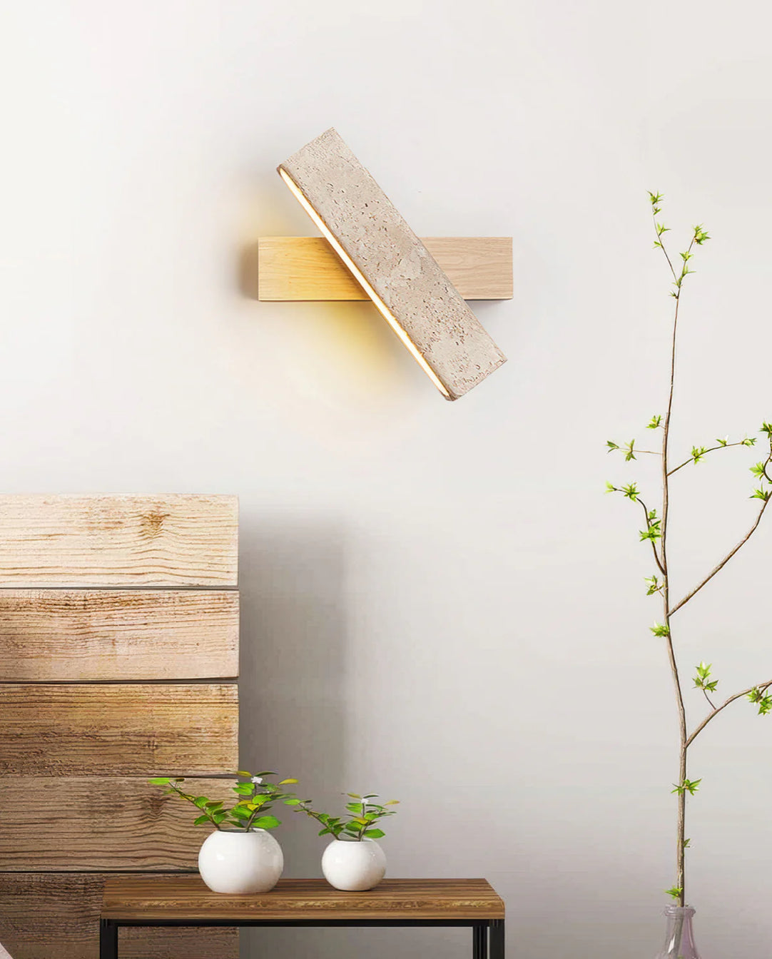 JIMBARAN – Applique murale orientable en bois et travertin pour une ambiance apaisante