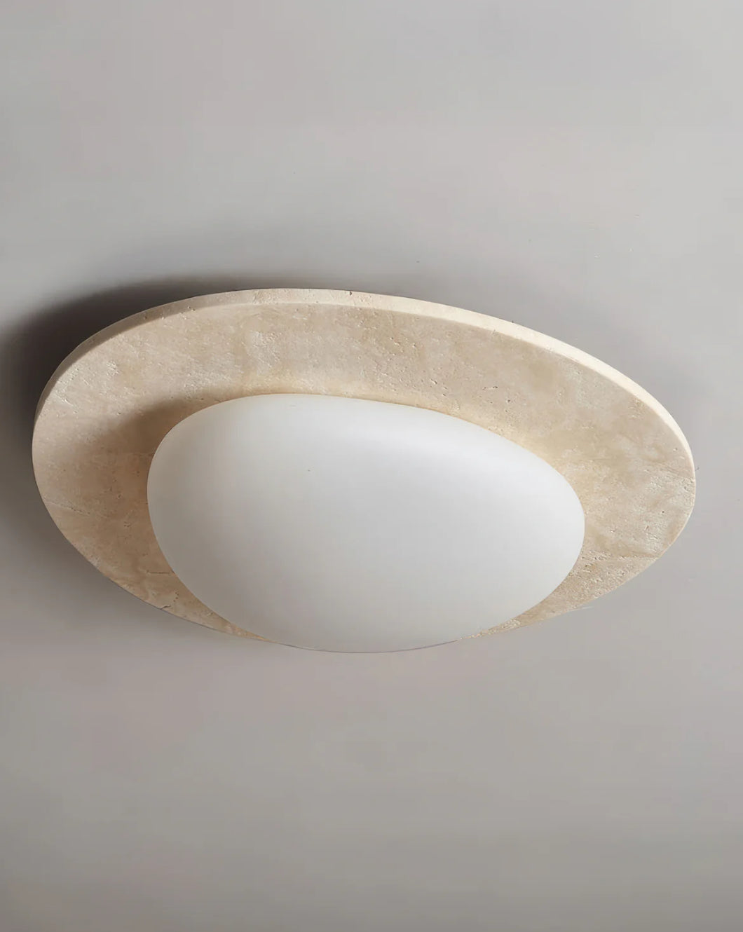 Nusa Dua – Plafonnier Wabi-Sabi en travertin crème