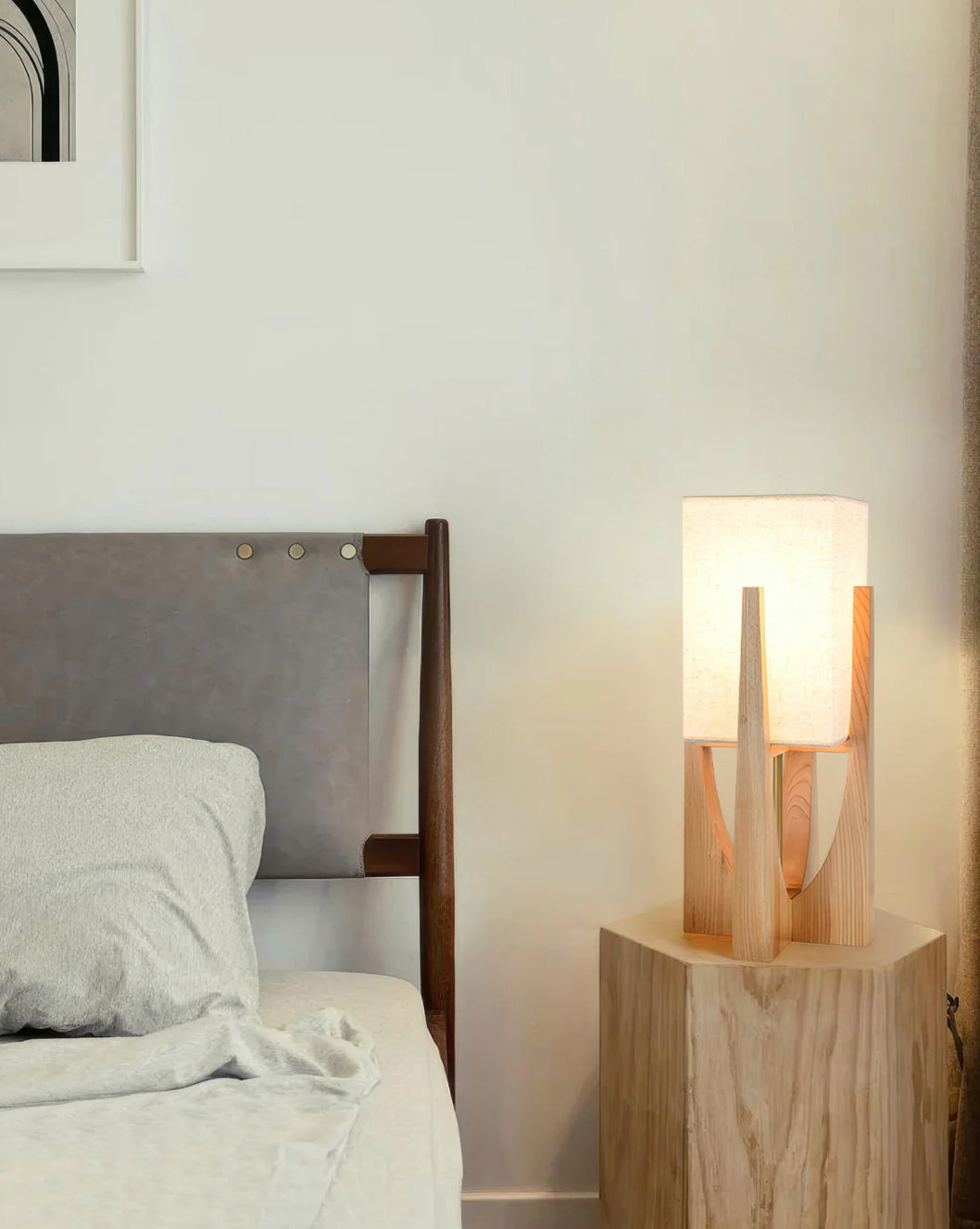 LUNDEBY - Lampe à poser bois laiton et lin